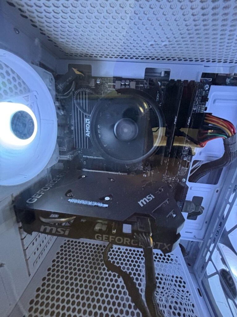 RTX 4060 + R5 5600 / 32 GB RAM / Wi-Fi Anakart / Beyaz Kasa Oyuncu PC - 2