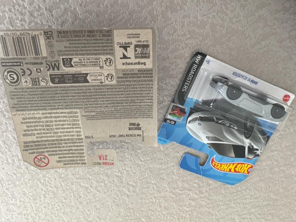 Hotwheels BMW İ8 ve Monster High - 3