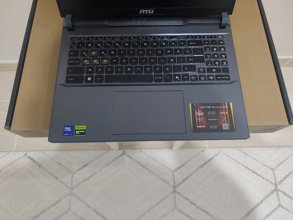 MSI VECTOR 12GB RTX5070Tİ CORE ULTRA 7 255HX 16RAM 1TBSSD 16AY GARANTİ - 2
