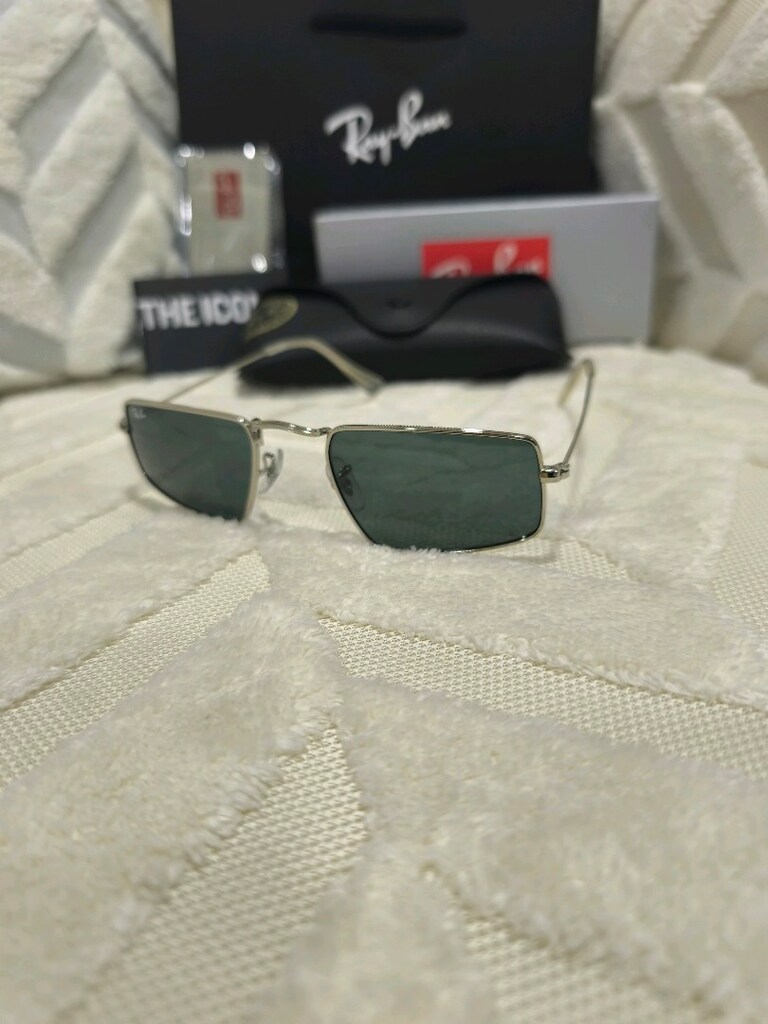 Ray-Ban 3957 İnce Metal Çerçeveli Şık Güneş Gözlüğü