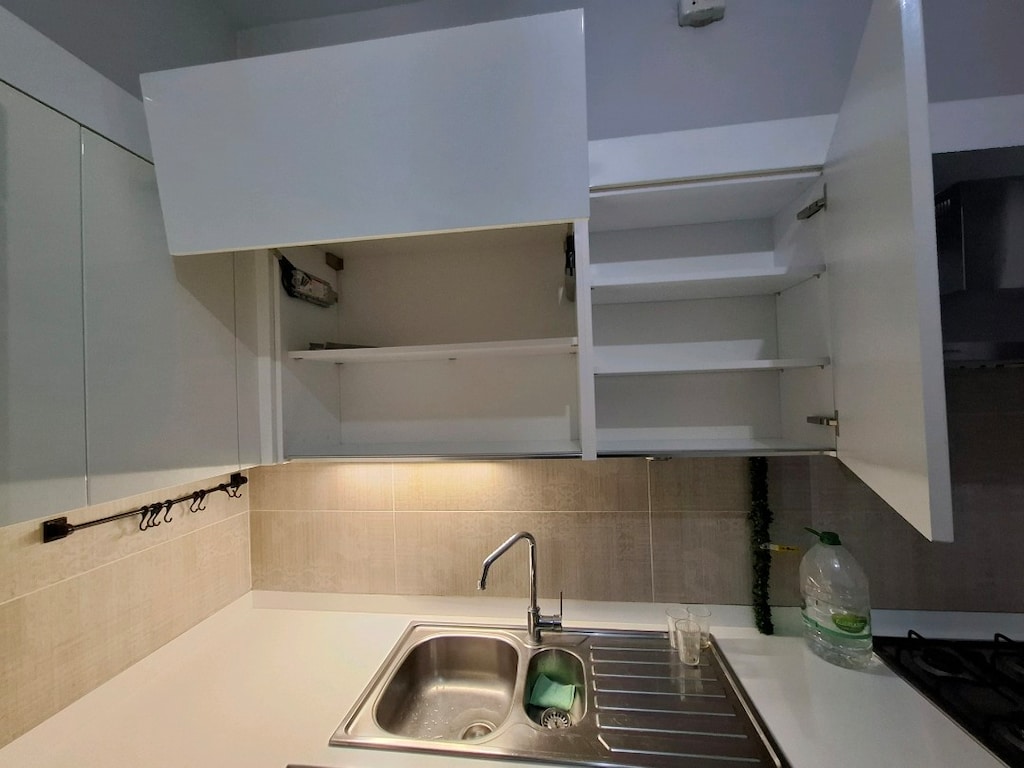 İki banyo dolap takımı ve mutfak dolabı set - 13