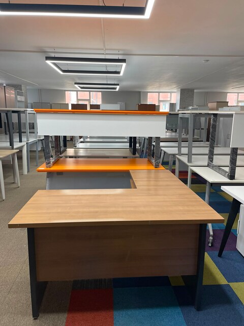 KLAS OFİS ÜSKÜDAR 140x150 cm MARBELLA KİRAZ ÇALIŞMA MASASI