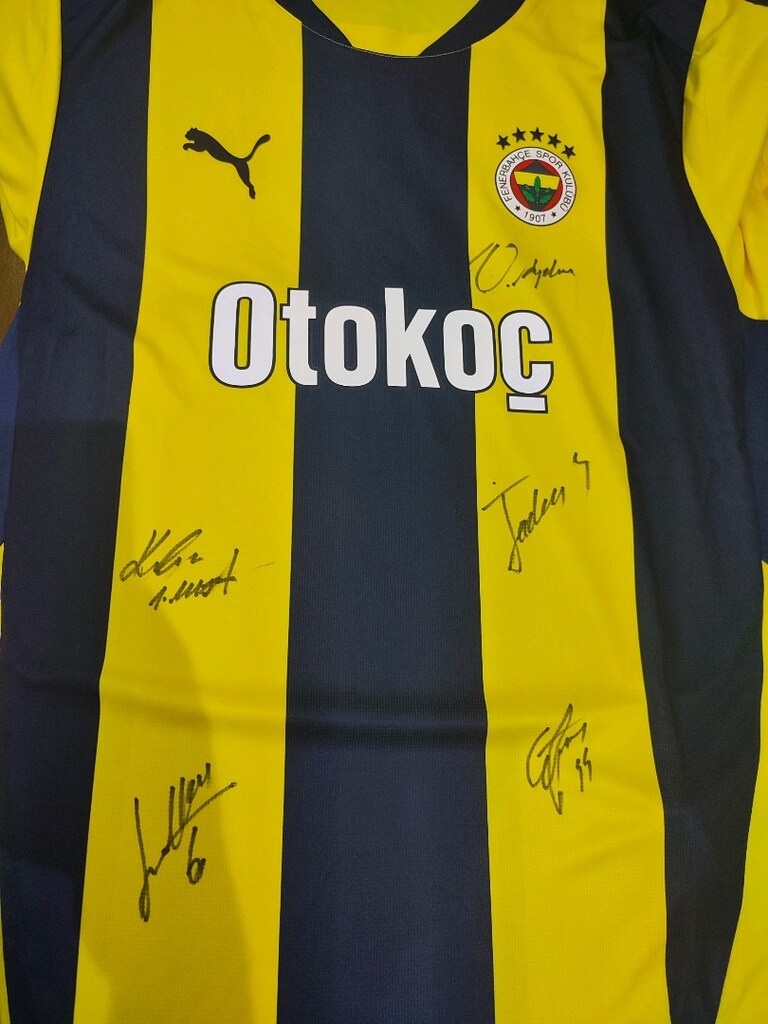 Fenerbahçe imzalı forma