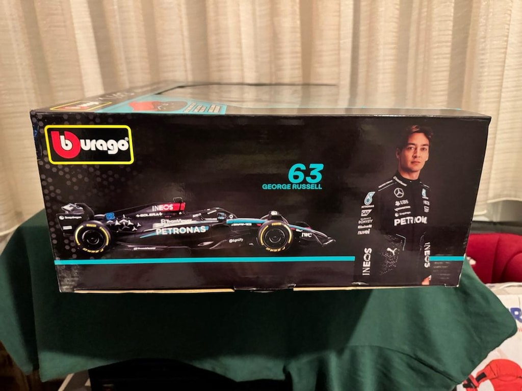 Mercedes Burago 1:43 F1 Yarış ve Pit Ekibi Diecast Seti - 11