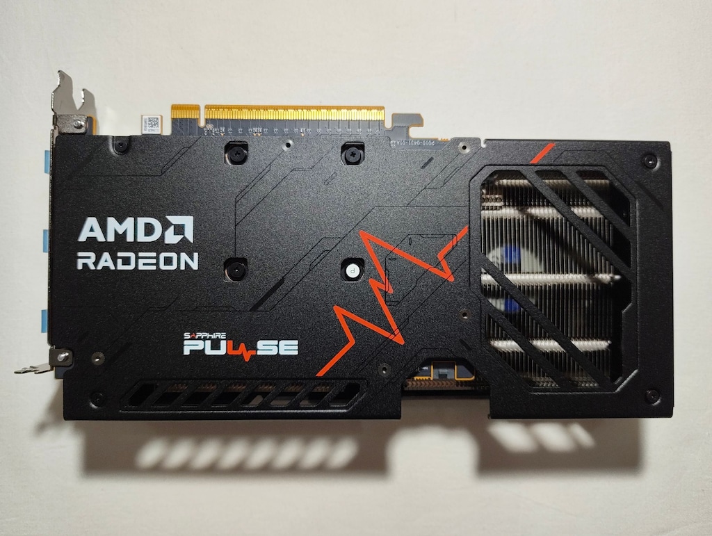 Sapphire RX 9060 XT Pulse 8 GB Ekran Kartı - 2