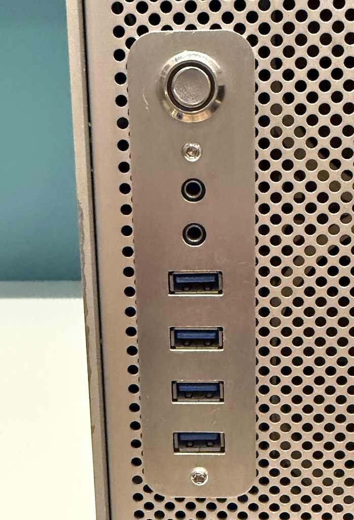 Hackintosh Mac Pro i9-9900K 64GB Vega FE 5TB SSD + 32" Monitör - 6