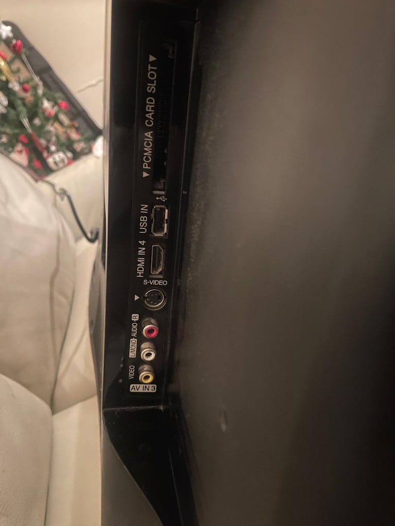 LG 427000 42″ FULL HD LCD TV - 7