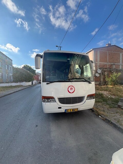 ısuzu turkuaz 300 bin km de orjinal