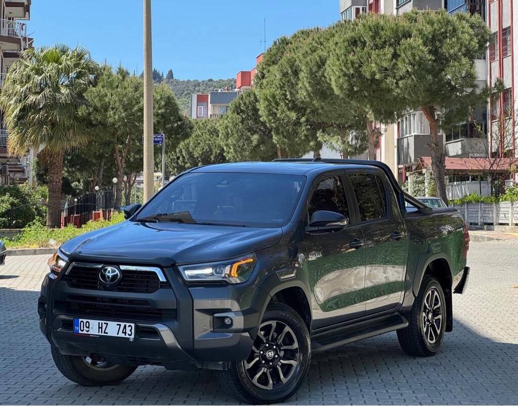 2025 toyota hilux 2.4D-4D 4x4 invincible - 3