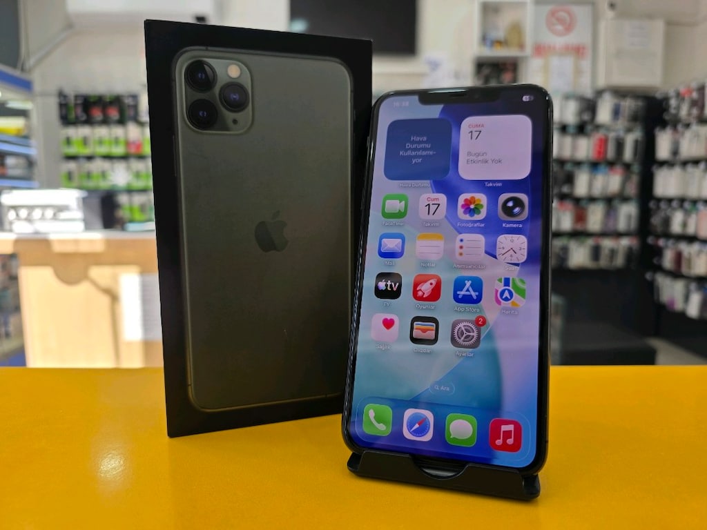 iPhone 11 Pro Max 64GB. Hatasız. Gri Renk. Pil:100 - 2