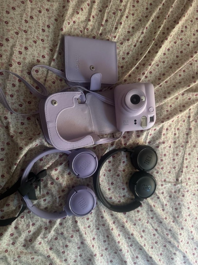 2 kulaklık bi instax mini 12