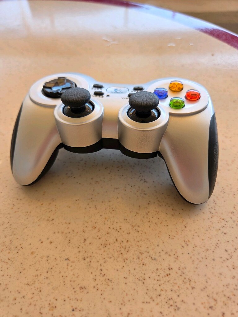 Sıfır gibi Logitech f710 gamepad - 3