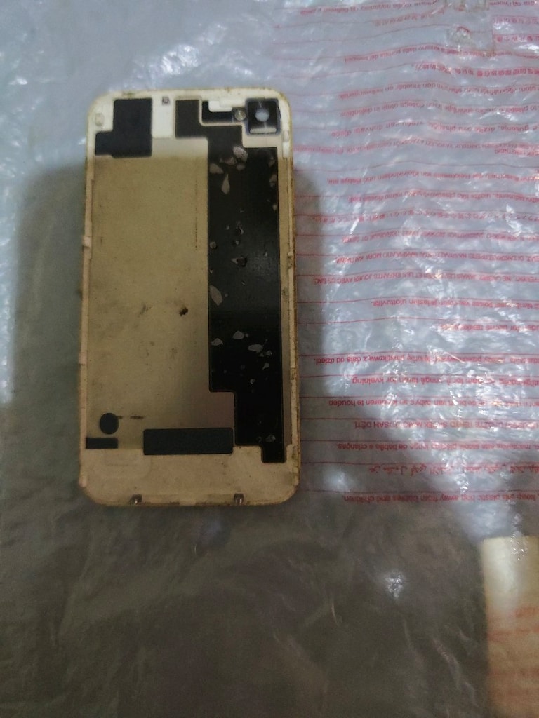 Apple iPhone 3G / 3GS arka kapak gövdesidir. ipone 4 s - 7