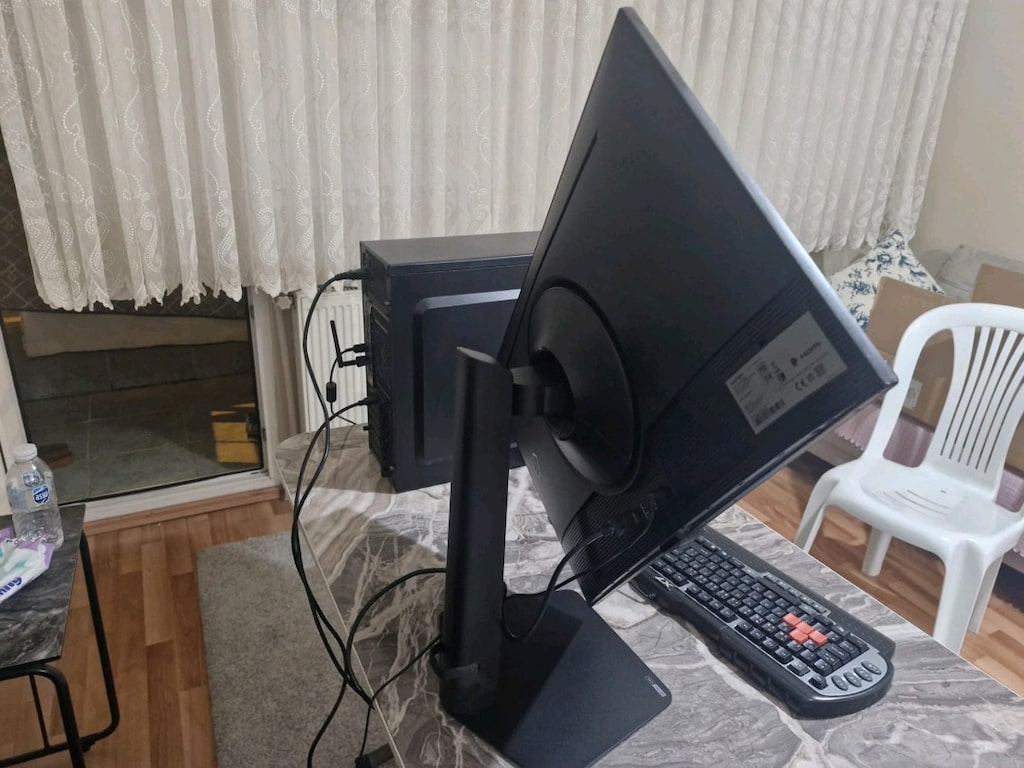 R5 2600x, Asus rtx2060 6gb, 16gb ram, 1tb ssd, 27inch samsung odyssey - 5