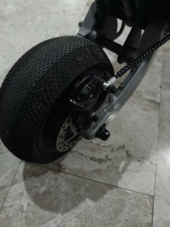 ONVO RX-05 elektrikli scooter. 673 km'dedir - 16