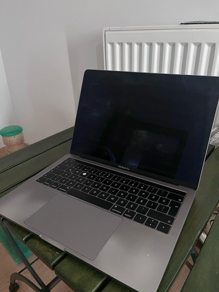 MacBook Pro 2019 | 13” | i5 | 8GB RAM | Temiz & Sorunsuz - 2