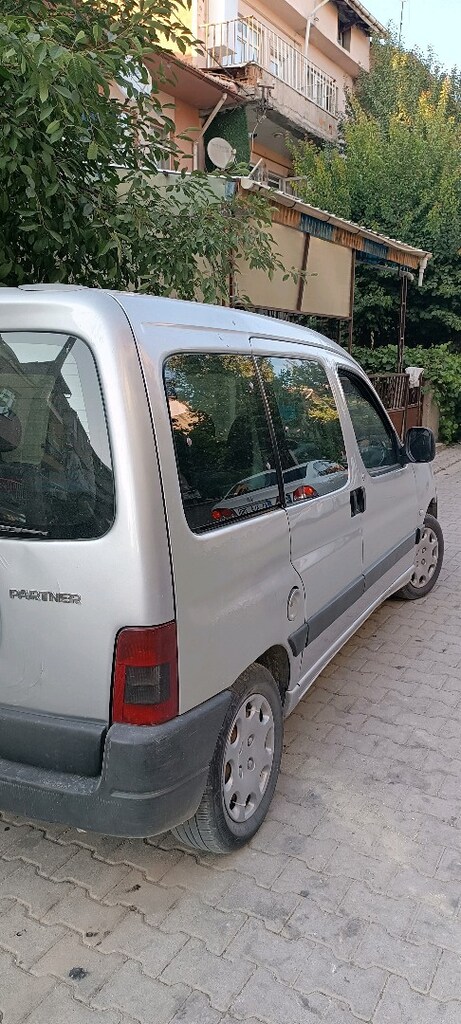 2005 model Peugeot partner - 11
