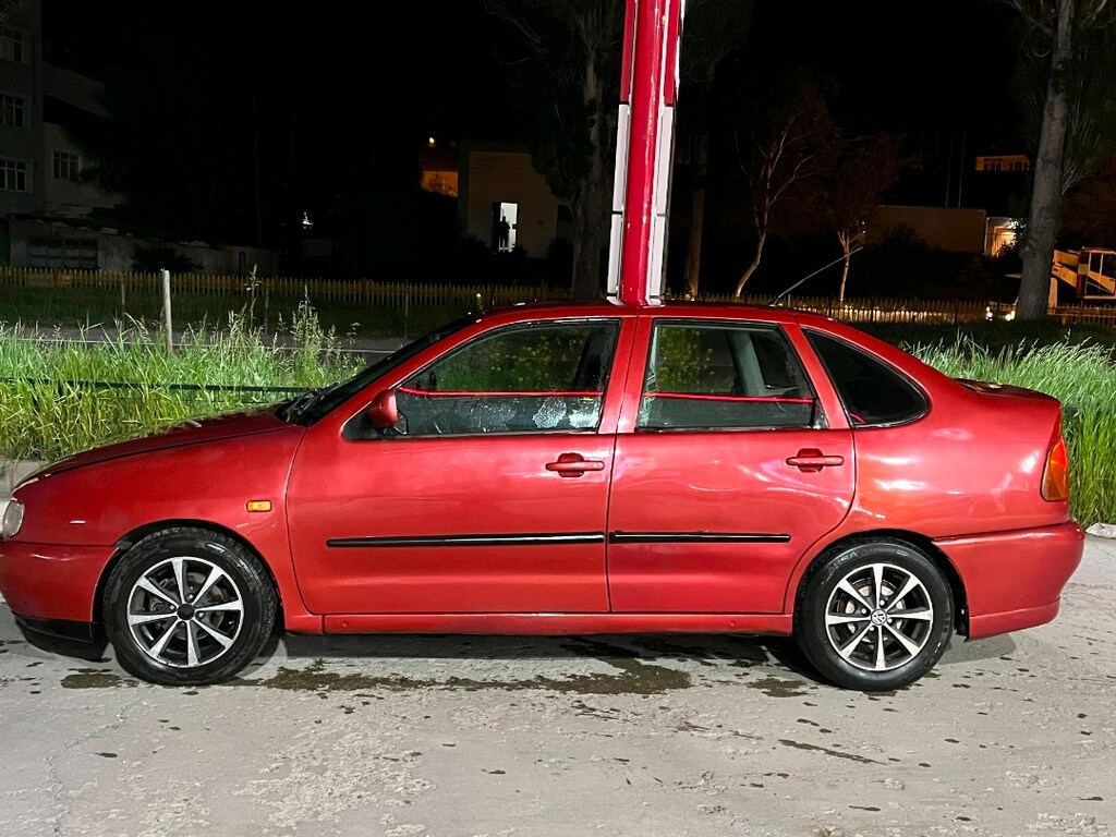 Acil satılık 2001 Dürbün Göğüs 1.6 16 valf 100lük Sedan polo - 2