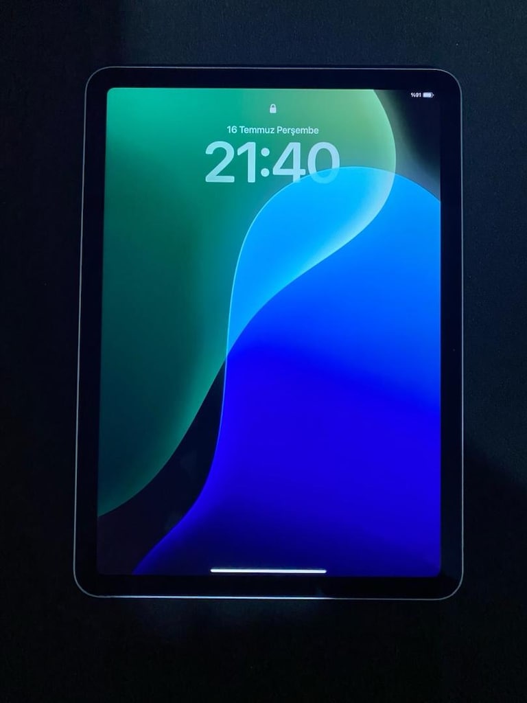 İPad Air M3 11 + Magic keyboard+ Apple Pencil Type -C - 2