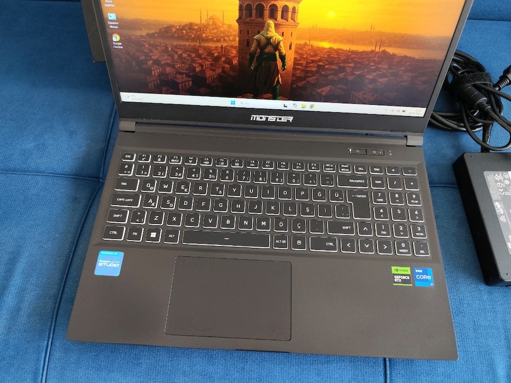 İ7 13.NESİL + 6 GB RTX 4050 + 16 GB RAM+ 512 SSD - 10