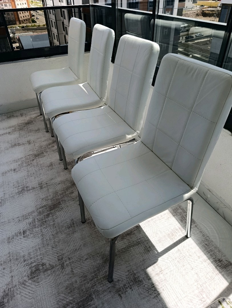 AÇILABİLİR YEMEK MASASI VE 4 SANDALYE - 4