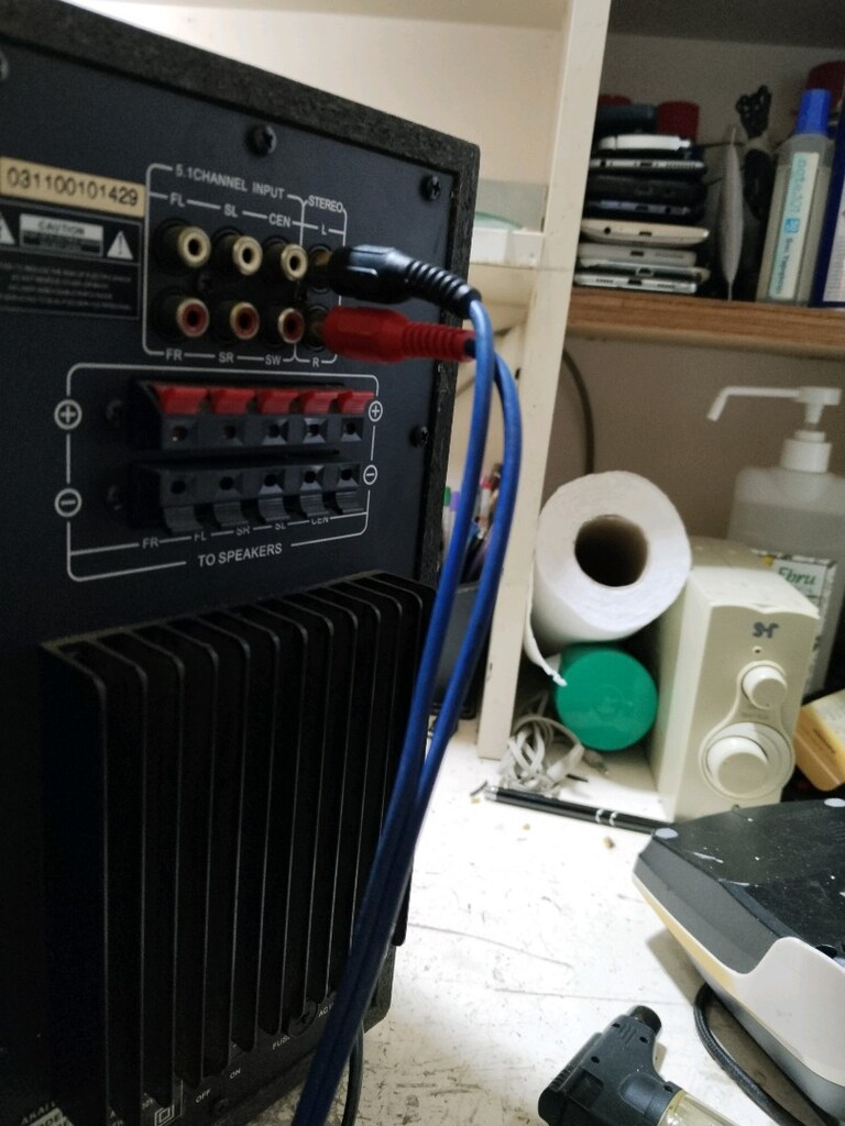AKAİ - SS 4100 MARKA VE MODEL NUMARALI TEMİZ KUMANDALI 5+1 SES SİSTEMİ - 4