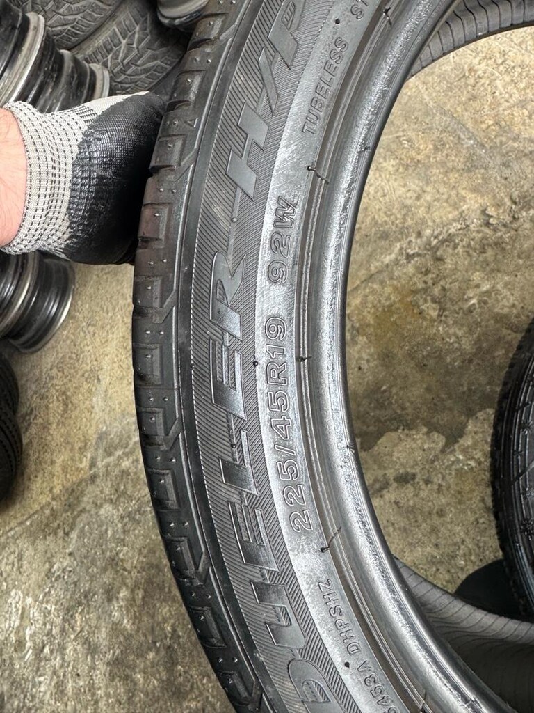 225 45 19 bridgestone - 2