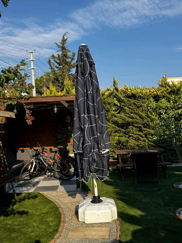 çok az kullanılmış kare büyük boy bahçe şemsiyesi +bidon - 2