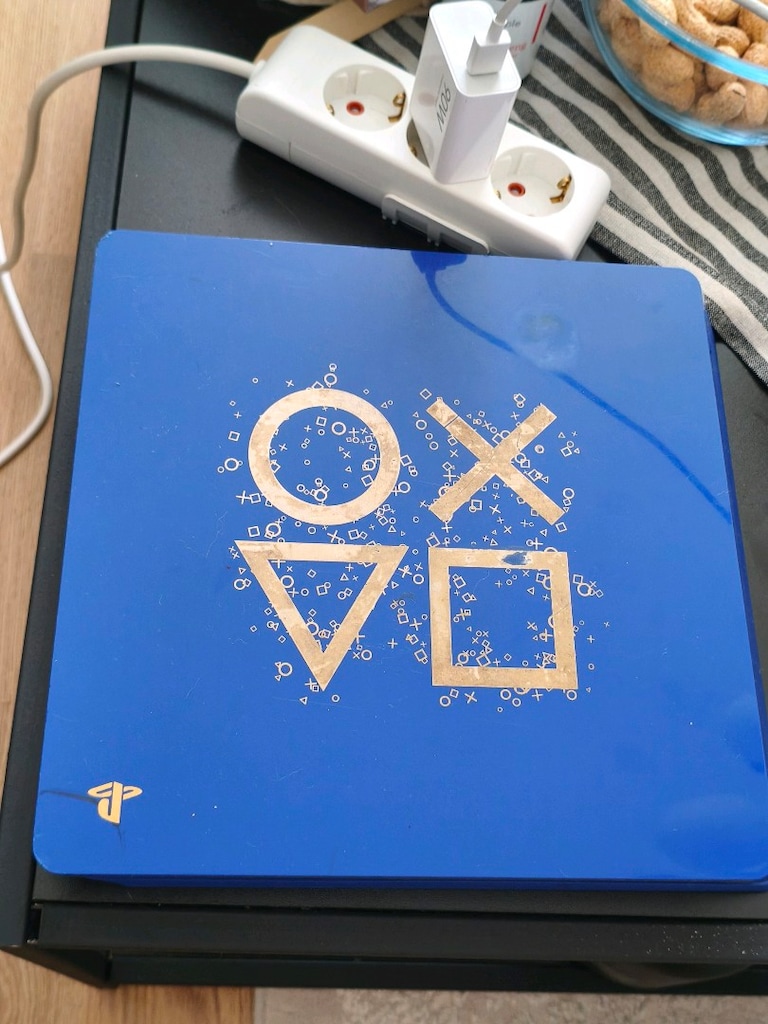 playstation 4 - 2