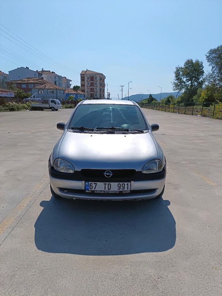 Opel Corsa 1.4 16V - 2