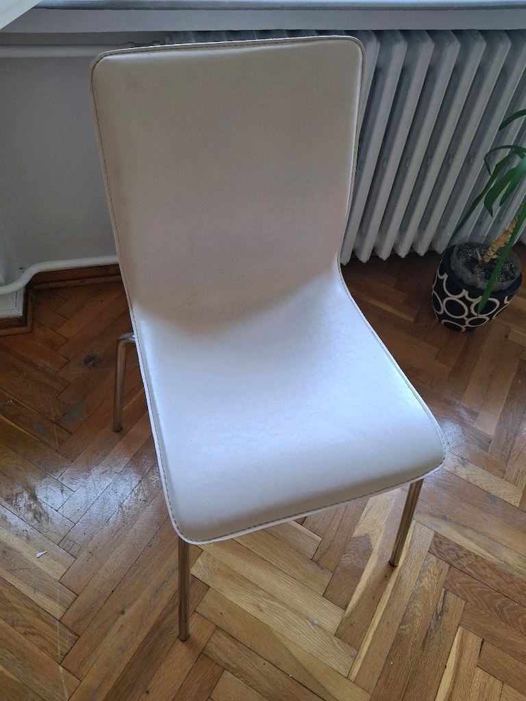 3 adet Beyaz deri Sandalye Suadiye Mahallesi/ Kadıköy