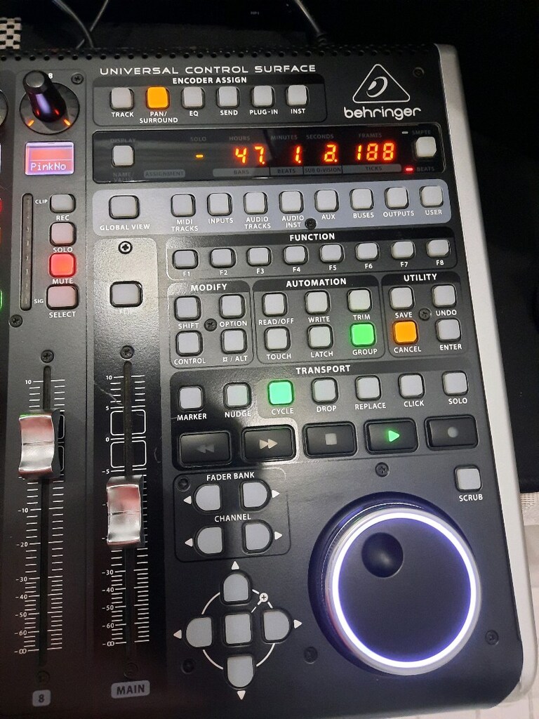 Behringer X-Touch DAW Controller - 8