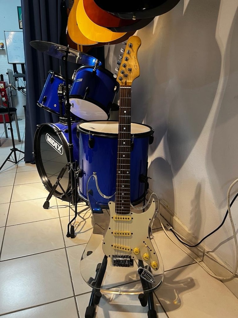 elektro gitar şeffaf tasarım - 2