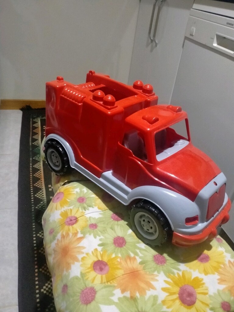 oyuncak. itfaiye arabası.