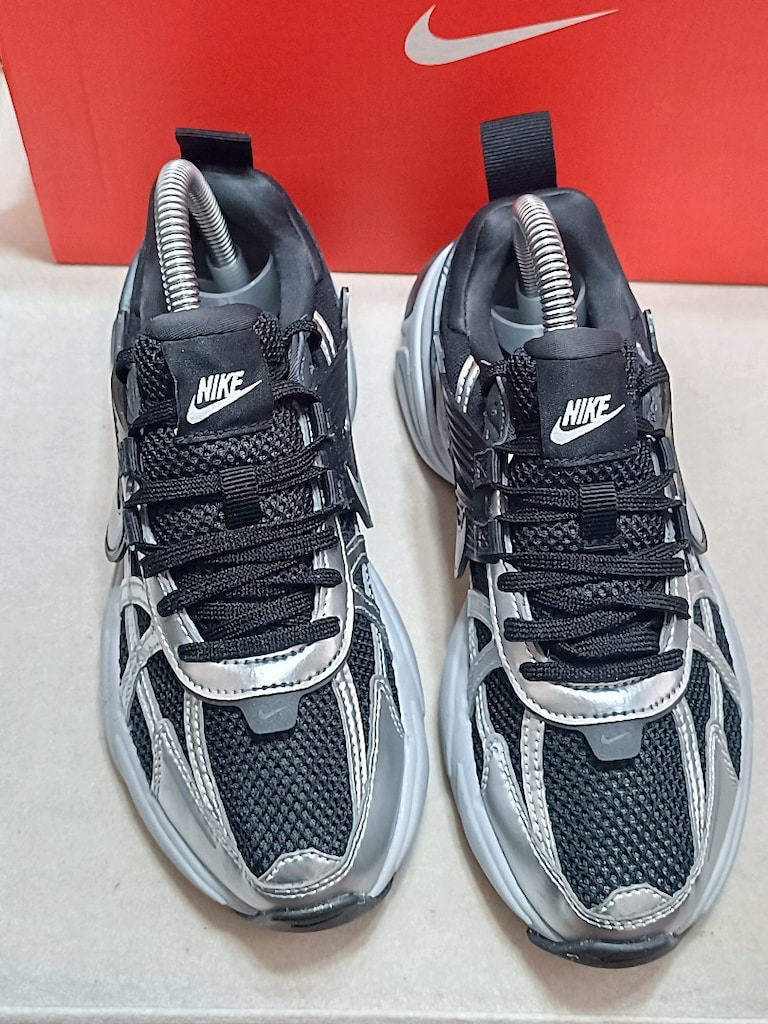 Nike V2K Run Orjinal sıfır üründür denemek için evde giyilmiş - 7