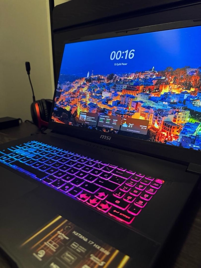 MSİ KATANA 17 HX B14W - 2