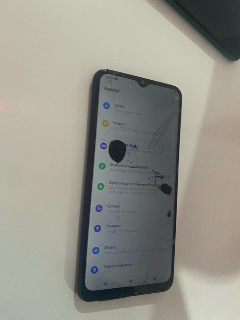 vivo y 20 ekran lekeli ama sorun yok akyif calısan tel - 3