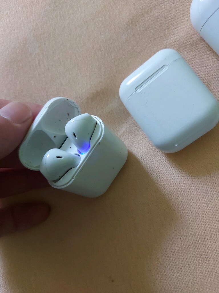 3 adet kulaklik 2 tek biri çift taraf calisiyor hepsi 500 tl - 4