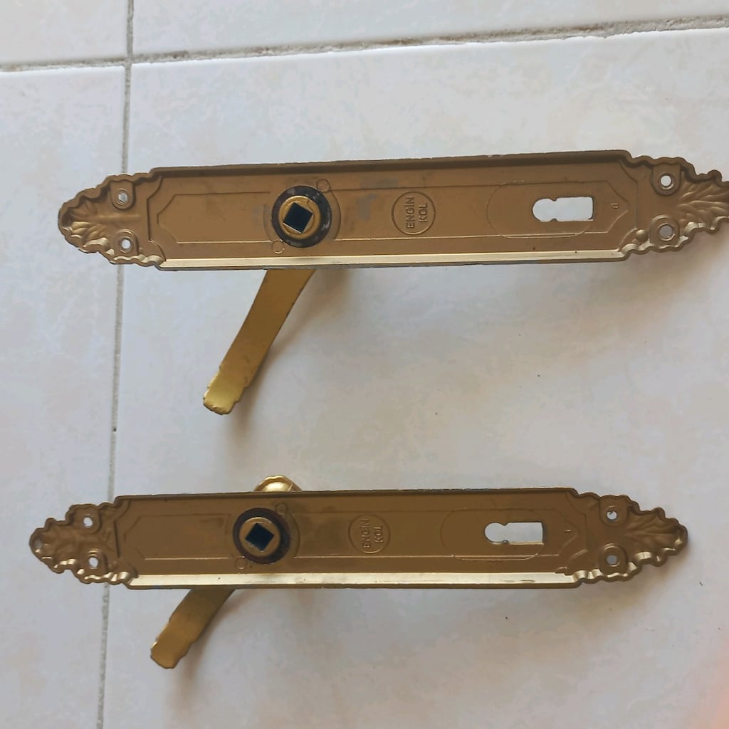Eskilerden pirinç kapıkolu aynası - 5