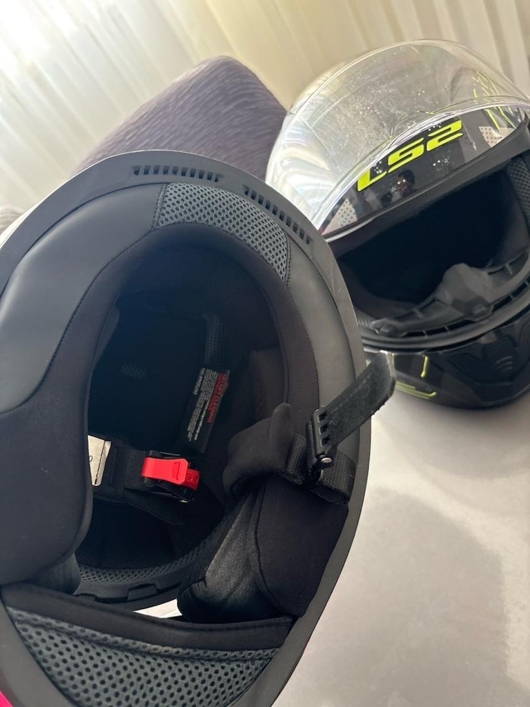 1 ay kullanılmış sıfır sayılır 2 adet kask - 3