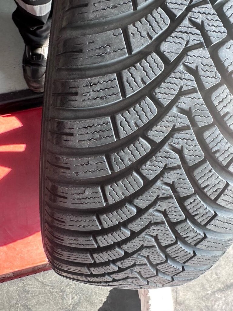falken marka kışlık lastik 215 55r 18 - 6