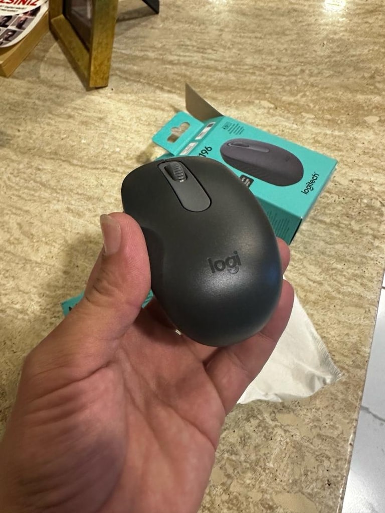 logitech m196 Bluetooth mouse - 4