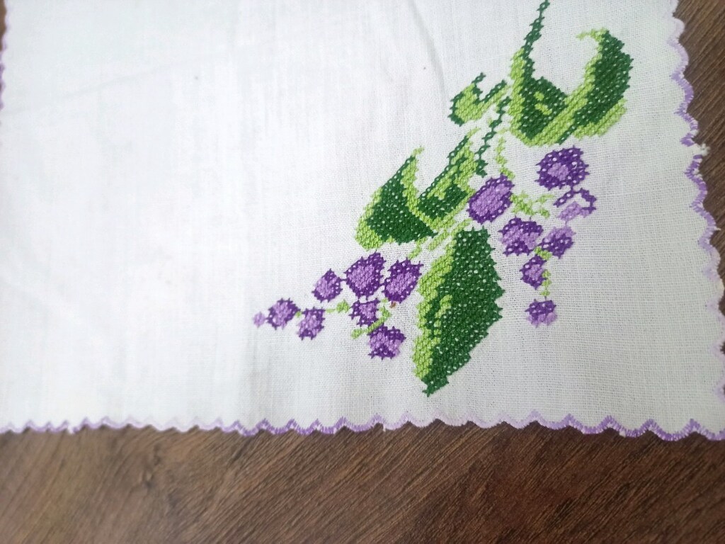 ESKİLERDEN KANAVİCE NAKİSLİ ORTU 23×23 cm - 4