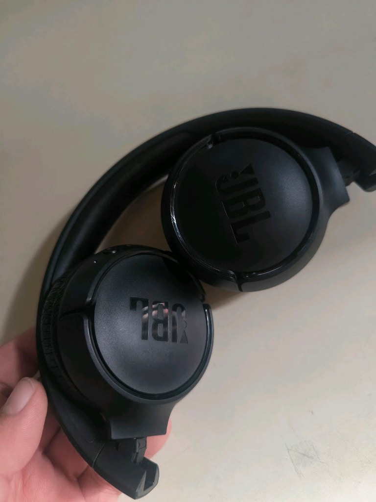 JBL 570BT ve Air volt drone - 2