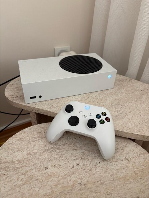 Xbox Series S 512 GB + Orijinal Joystick