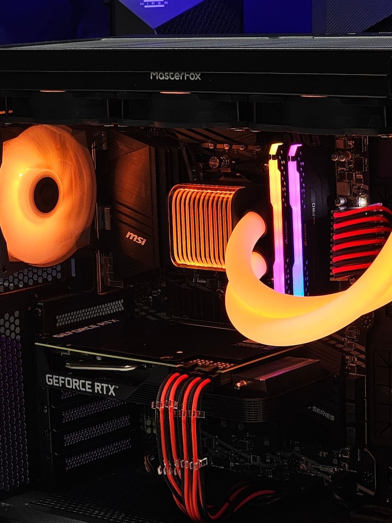 Ryzen 9 3900X - RTX 4060 8GB - 32GB RAM -1TB M.2 SSD - 6