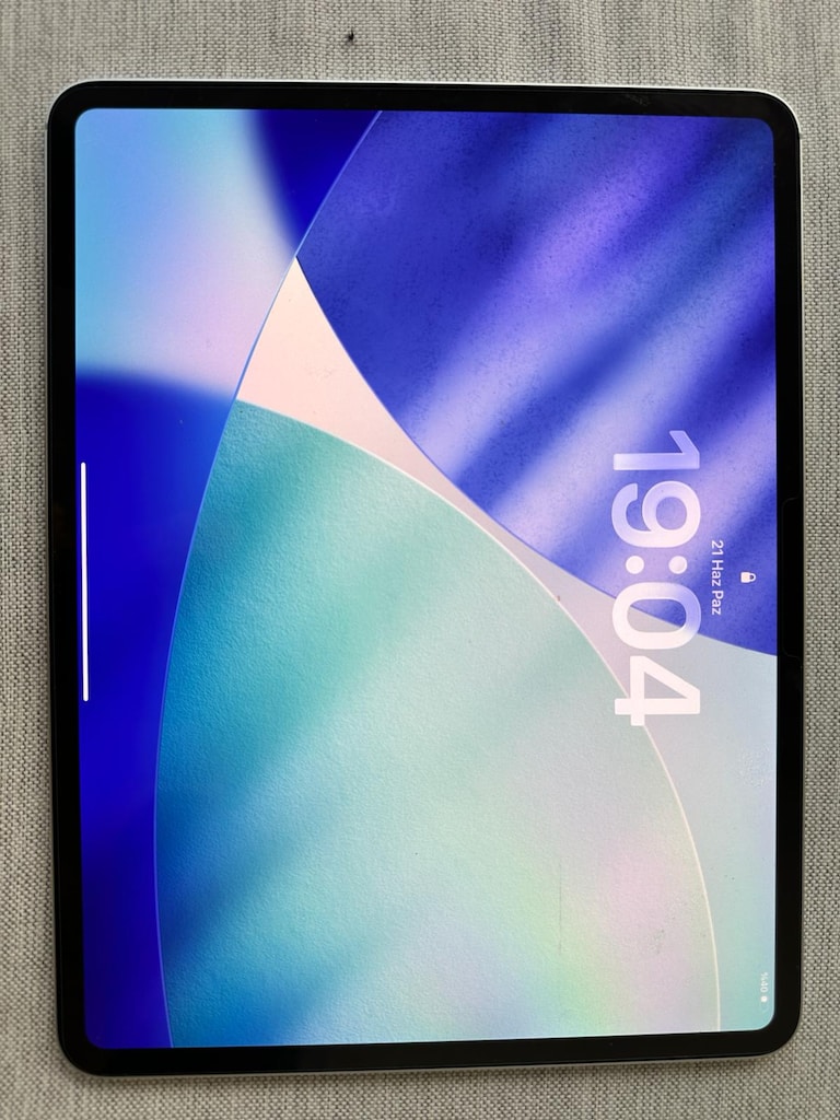 iPad Pro 13 " 256 GB M4 + Magic Keyboard + Pencil Pro %100 Pil Sağlığı - 2