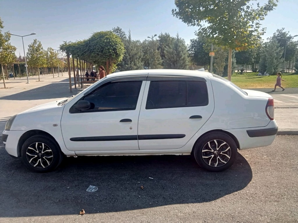 Renault Clio 2 sedan - 9