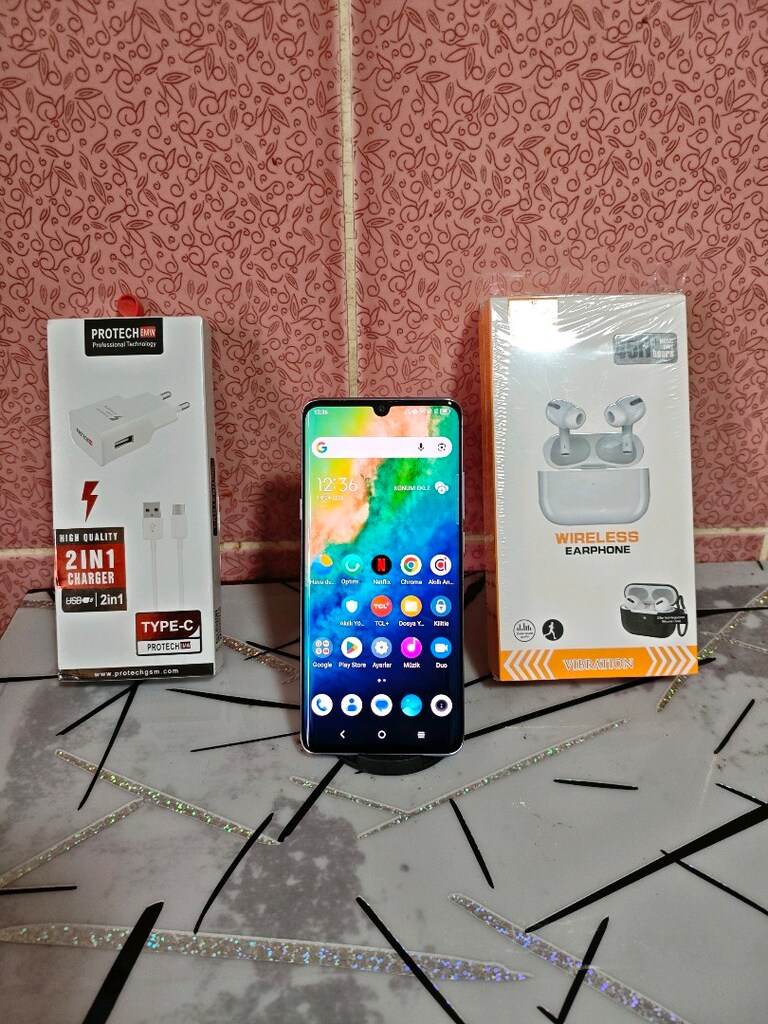Tcl 10 Plas modeli çok güzel cihaz sıfırdir arkasasinda yelatin vardır - 2