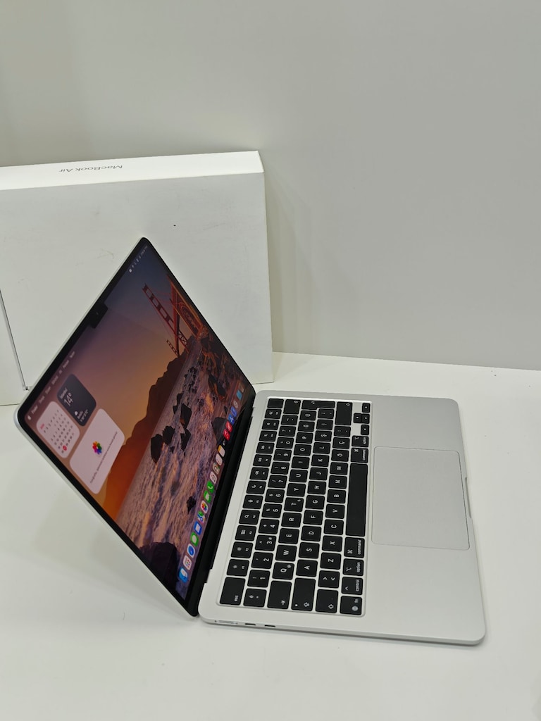 Apple MacBook Air M4 13.6 İnç 16 GB RAM 256 GB SSD Gümüş 2025 - 3